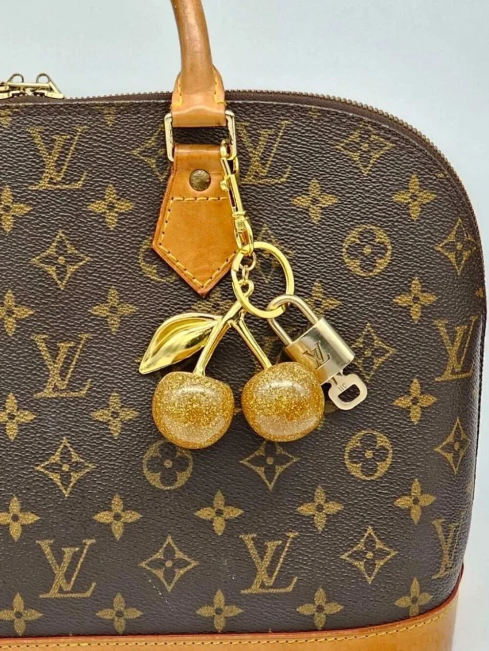 Louis Vuitton Gold Padlock 🔒 Key Set Authentic LV w/ Unbranded Apple Keychain - Picture 2 of 8